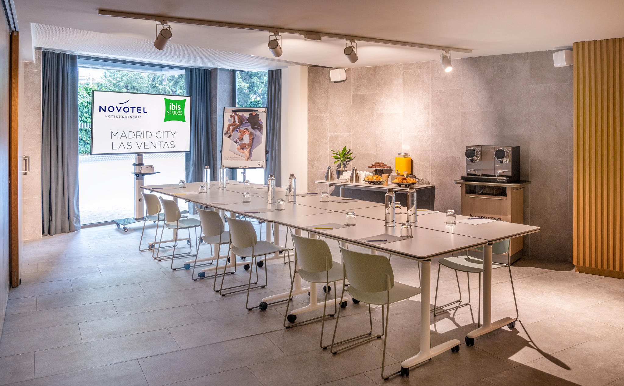 Фото Novotel Madrid Puente de La Paz