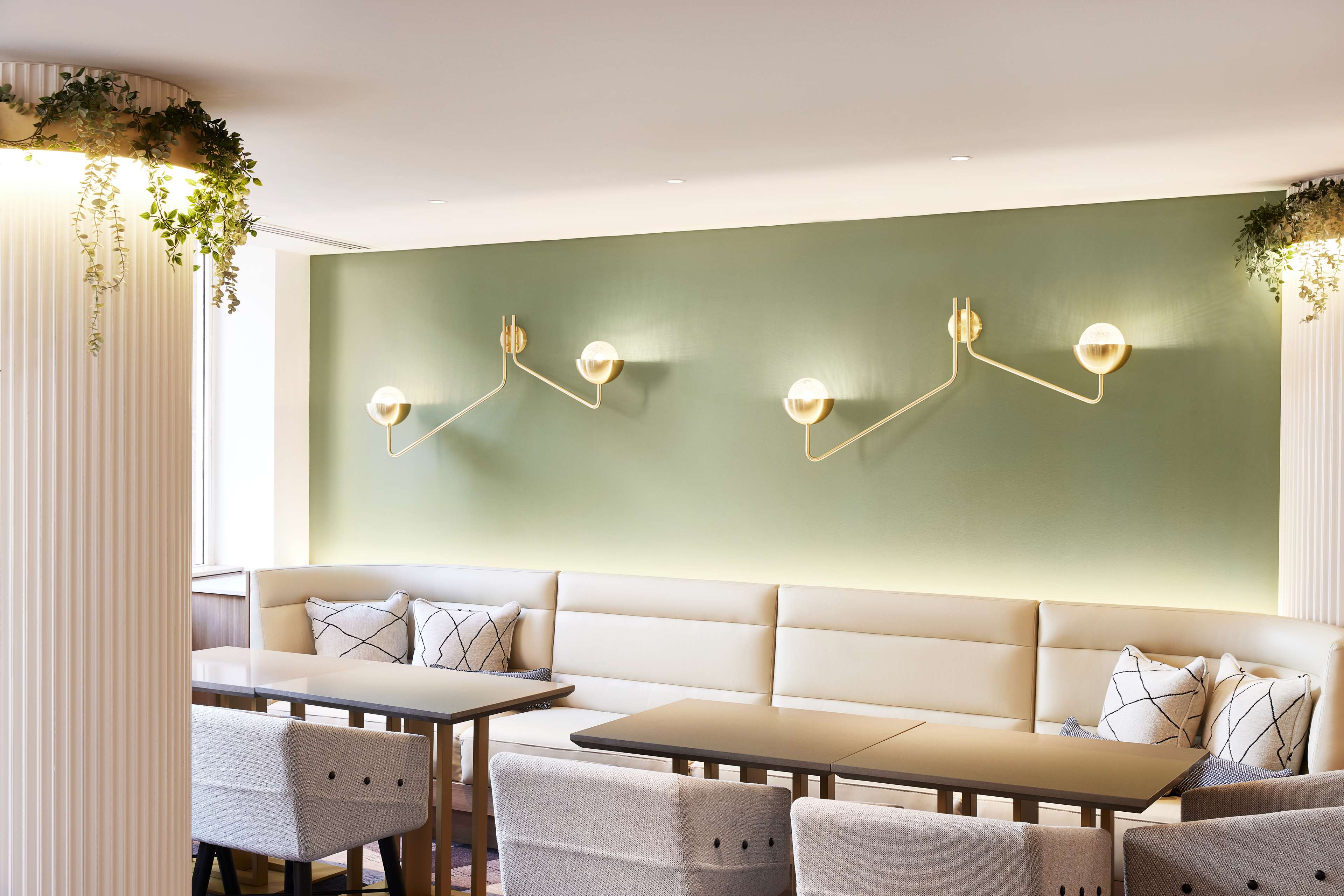 Фото Radisson Hotel & Suites