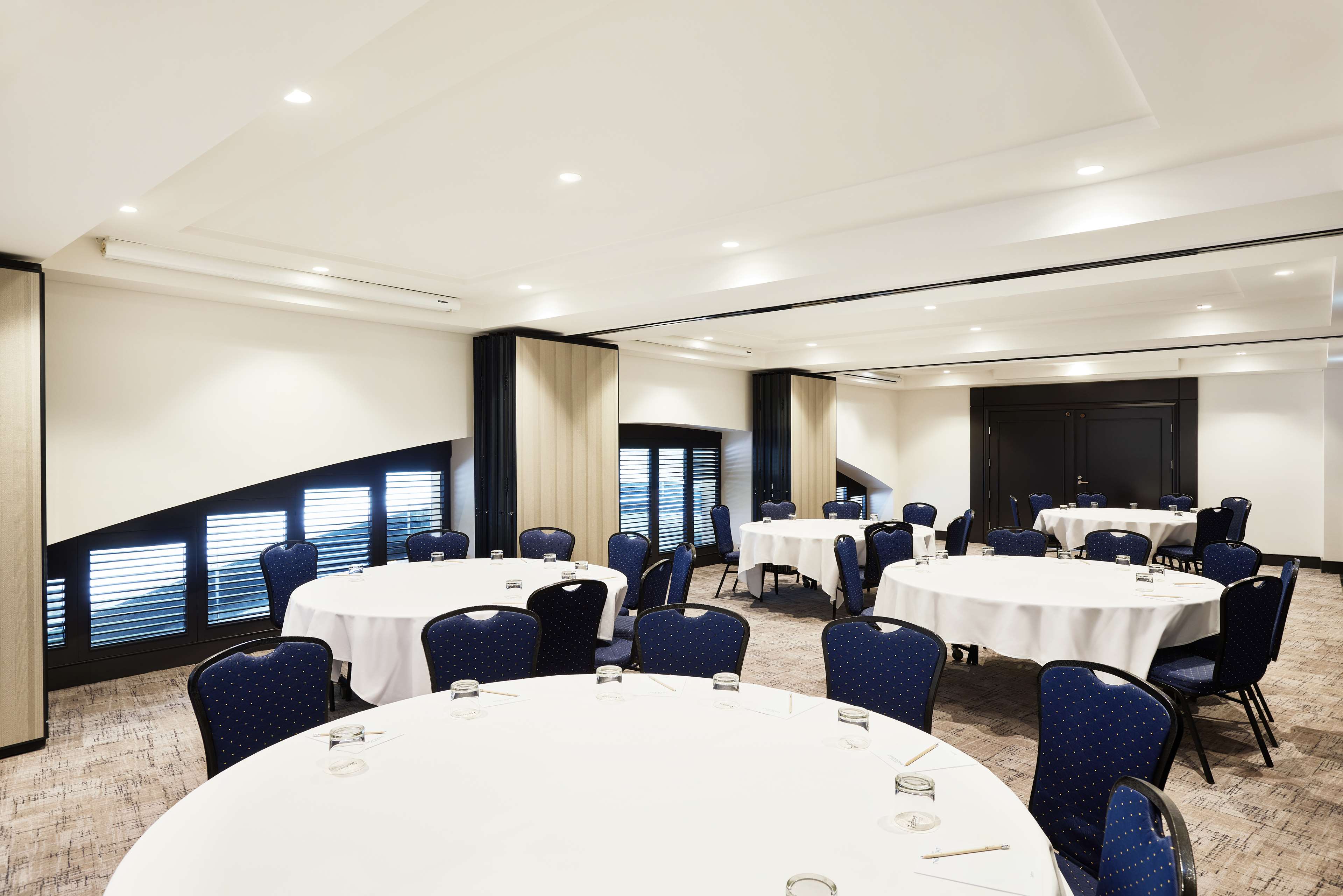 Фото Radisson Hotel & Suites