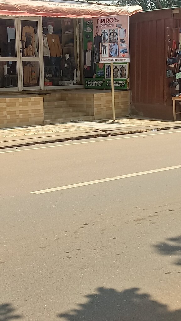 Clothing store Pipiro's Collections, Accra, photo