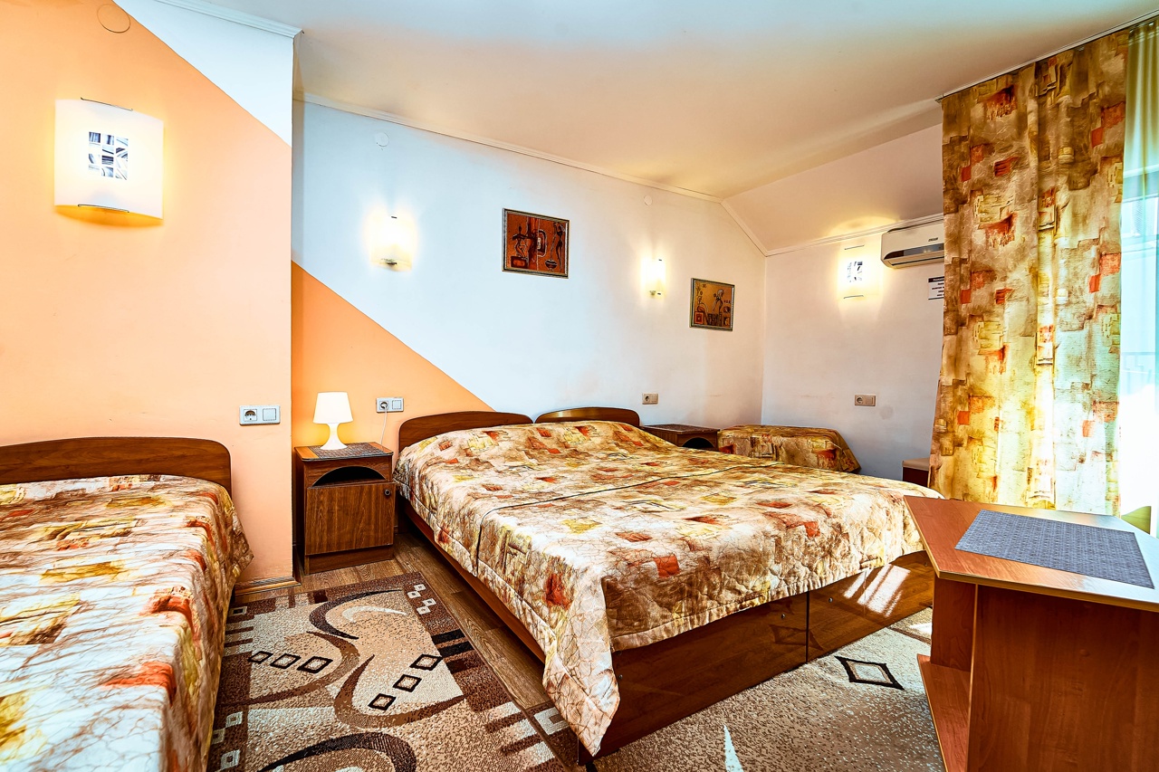 Фото отеля 2