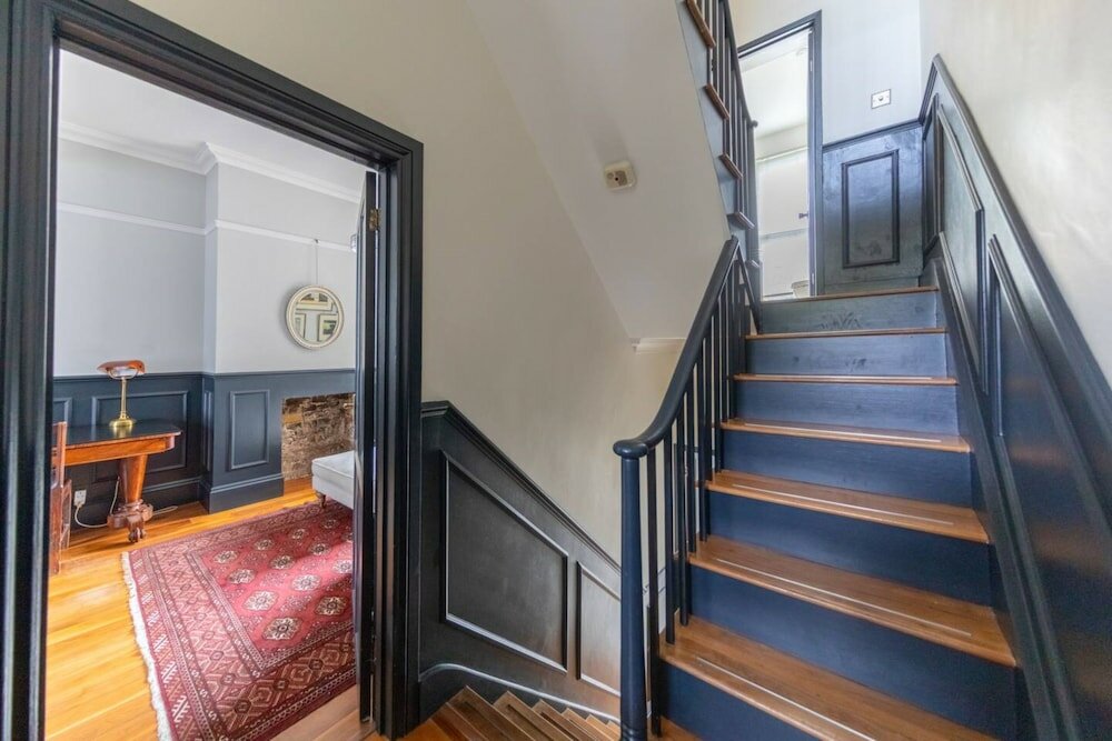 Фото Stylish 2 Bedroom Home in Islington With Garden