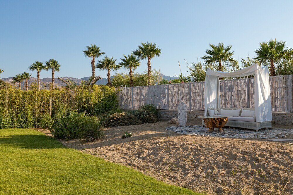 Фото White Pearls Luxury Suites - Adults Only