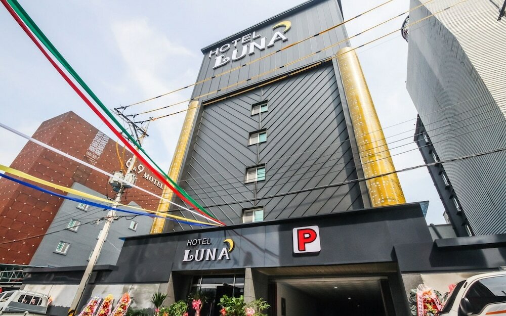 Фото Yeosu Luna Hotel