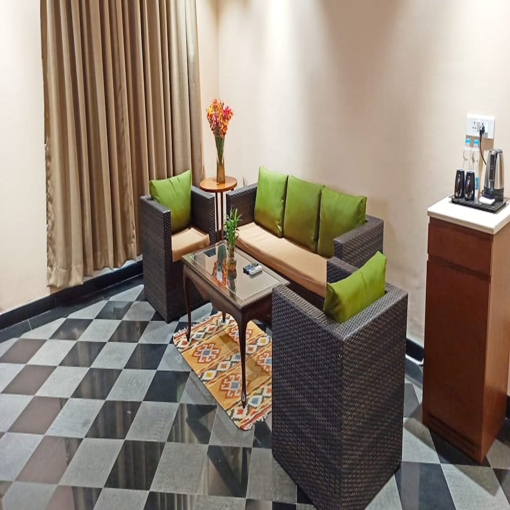 Фото Hotel Cachar Club by Siara