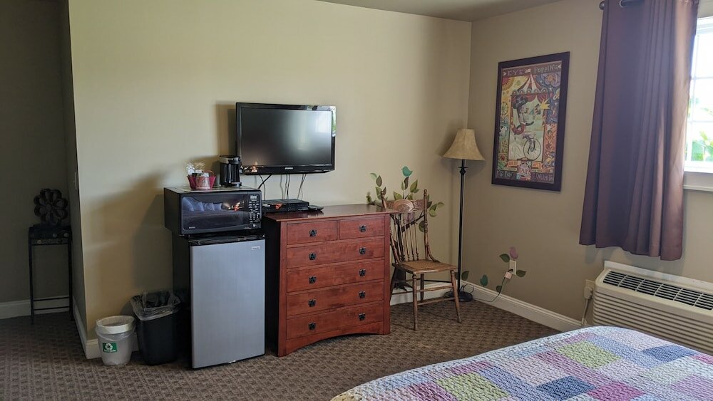 Фото The Meadowlark Inn