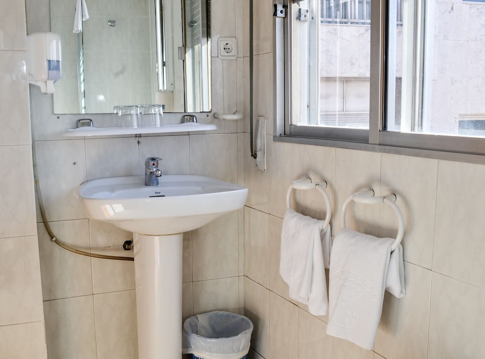 Фото Hostal Cataluña