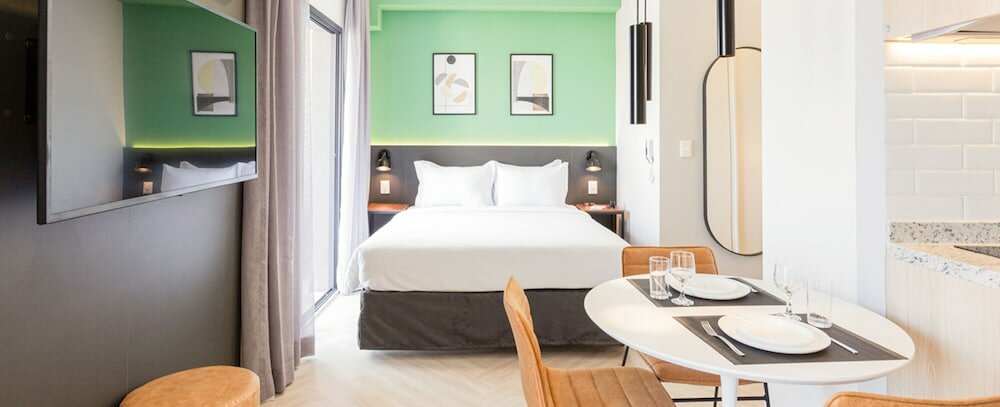 Фото Charlie Brooklyn Studios