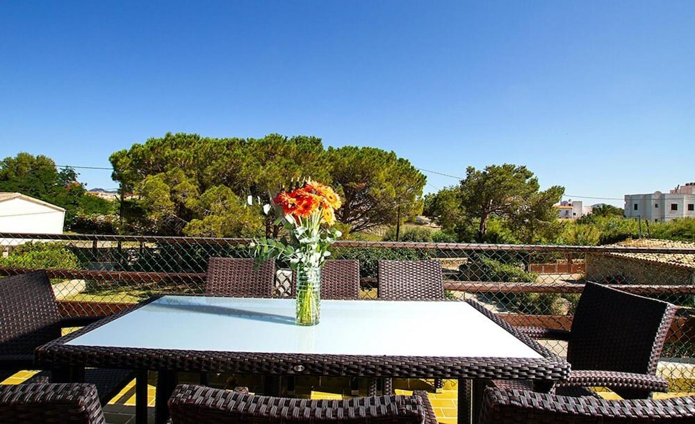 Фото Villa - 4 Bedrooms with Pool and WiFi - 108746