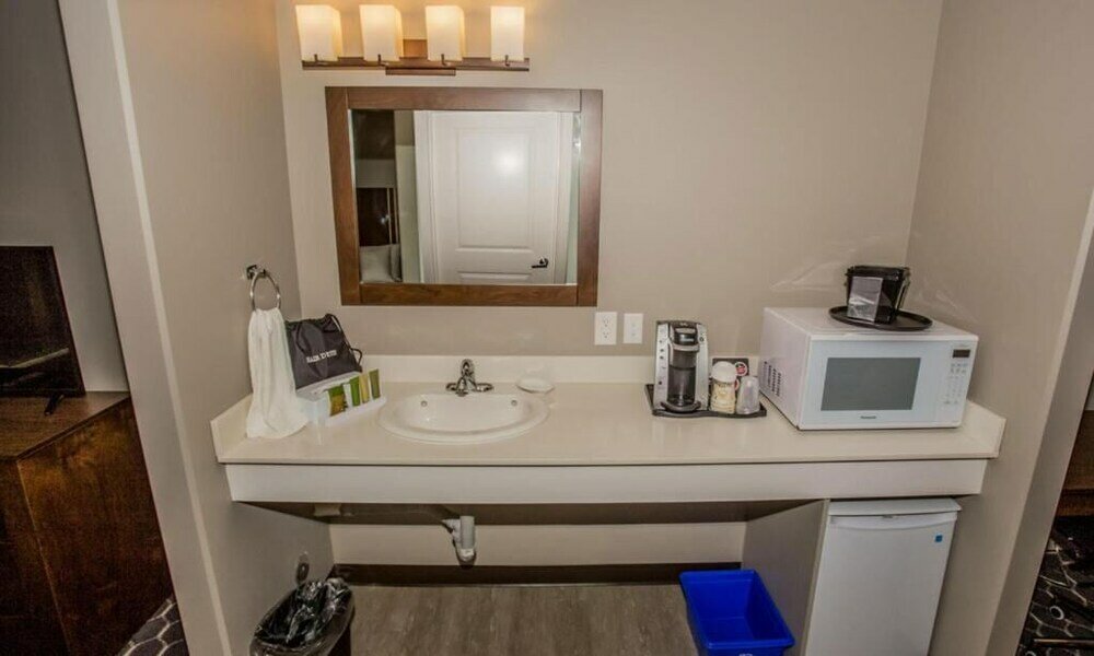 Фото The Souris Hotel