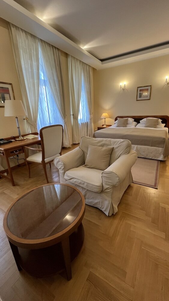 Фото Fleur De Lis Hotel