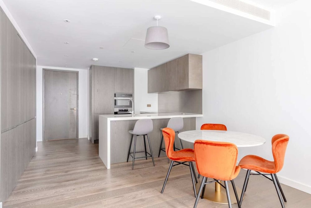 Фото Luxurious 1bd Flat by the River Thames Near Vauxhall