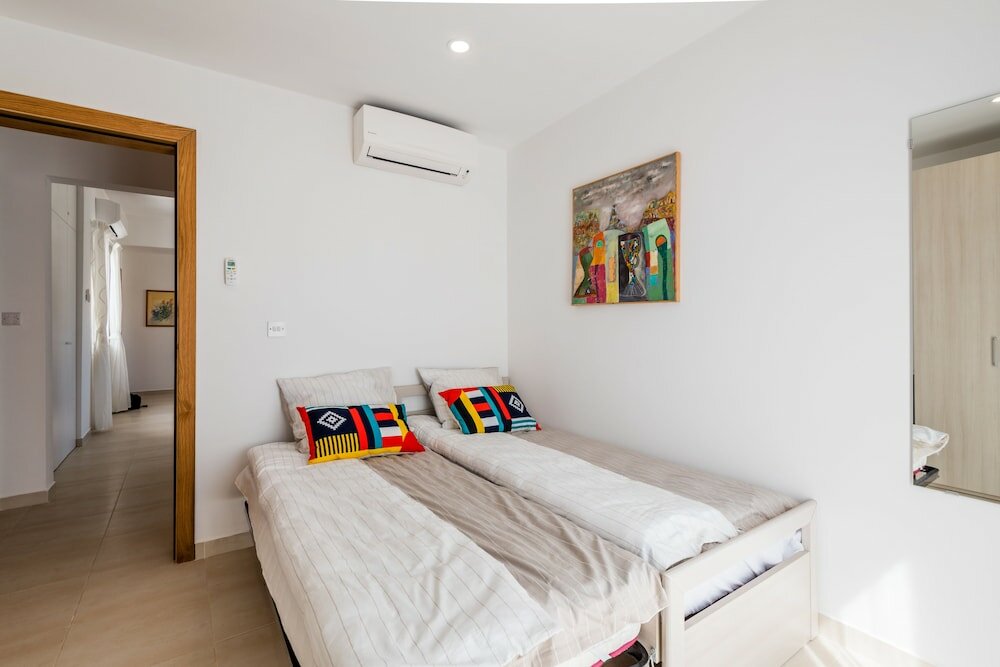 Фото Yellow Pearl Apartments