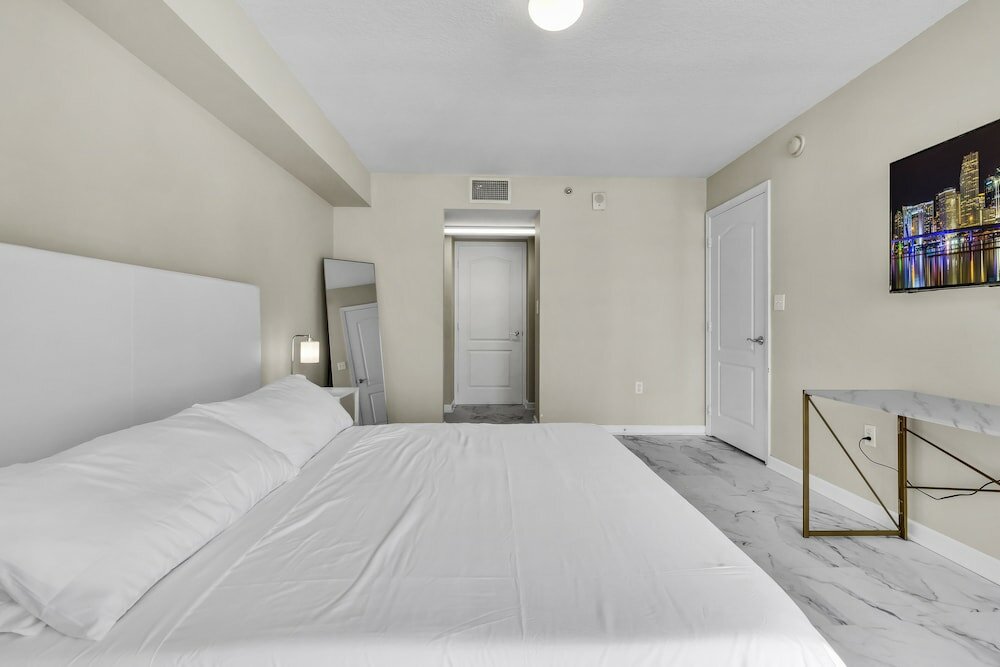 Фото Luxury Apartments W Pool & Ocean views