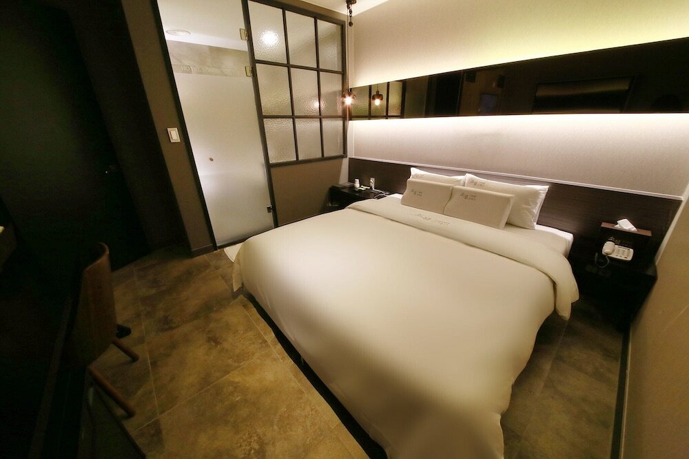 Фото Suwon City Hall Stn Soseol Smith Hotel