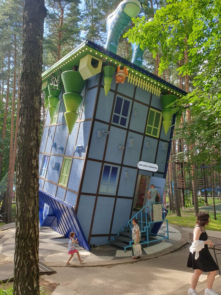 Amusement ride Upside Down House Domodedovo, Domodedovo, photo
