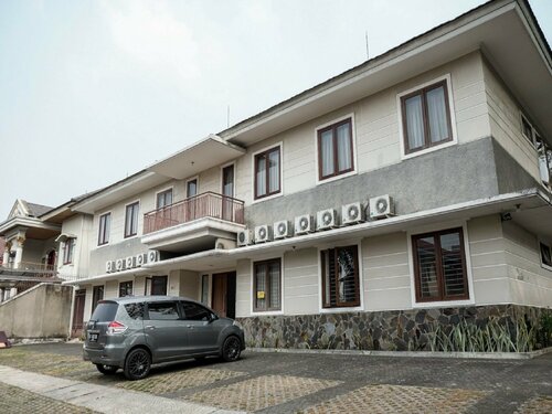Гостиница RedDoorz near Supermall Karawaci 2 в Тангеранге