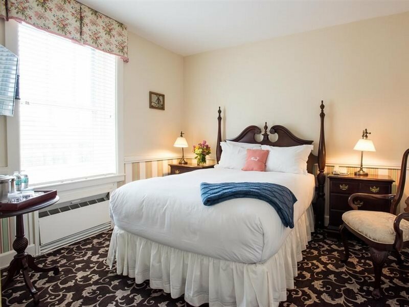 Фото Jared Coffin House