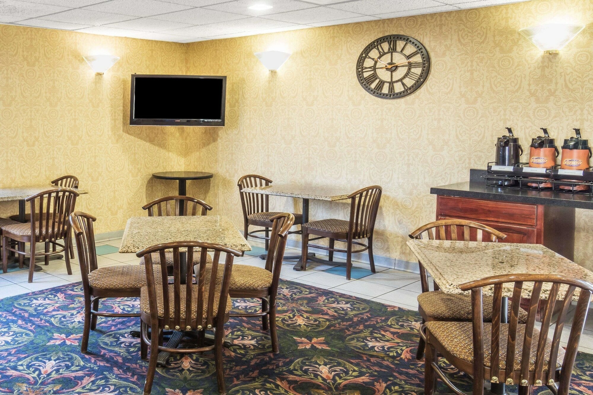 Фото Days Inn by Wyndham Killeen Fort Hood