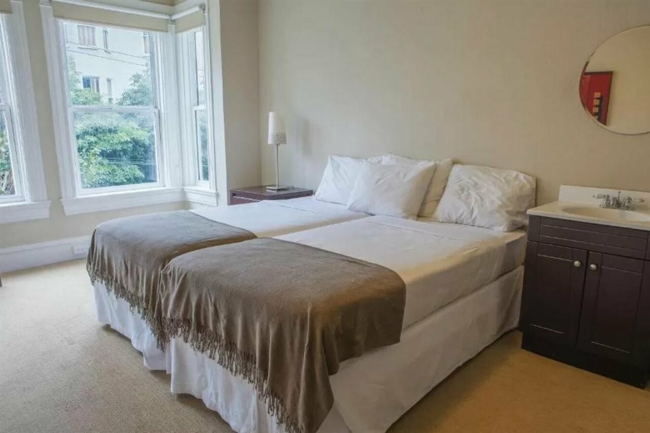 Фото Casa Loma Hotel