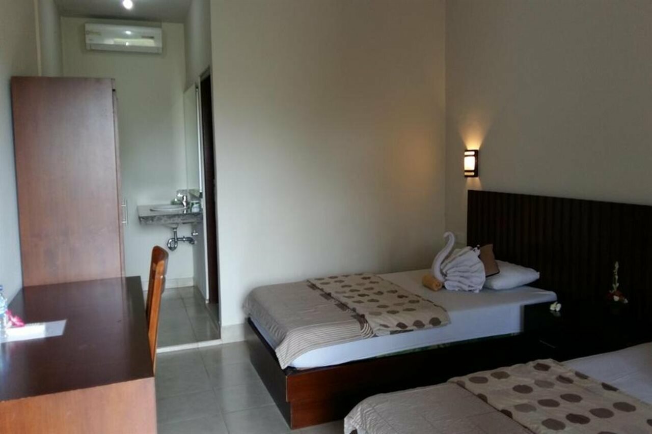 Фото Desak Putu Putra Homestay