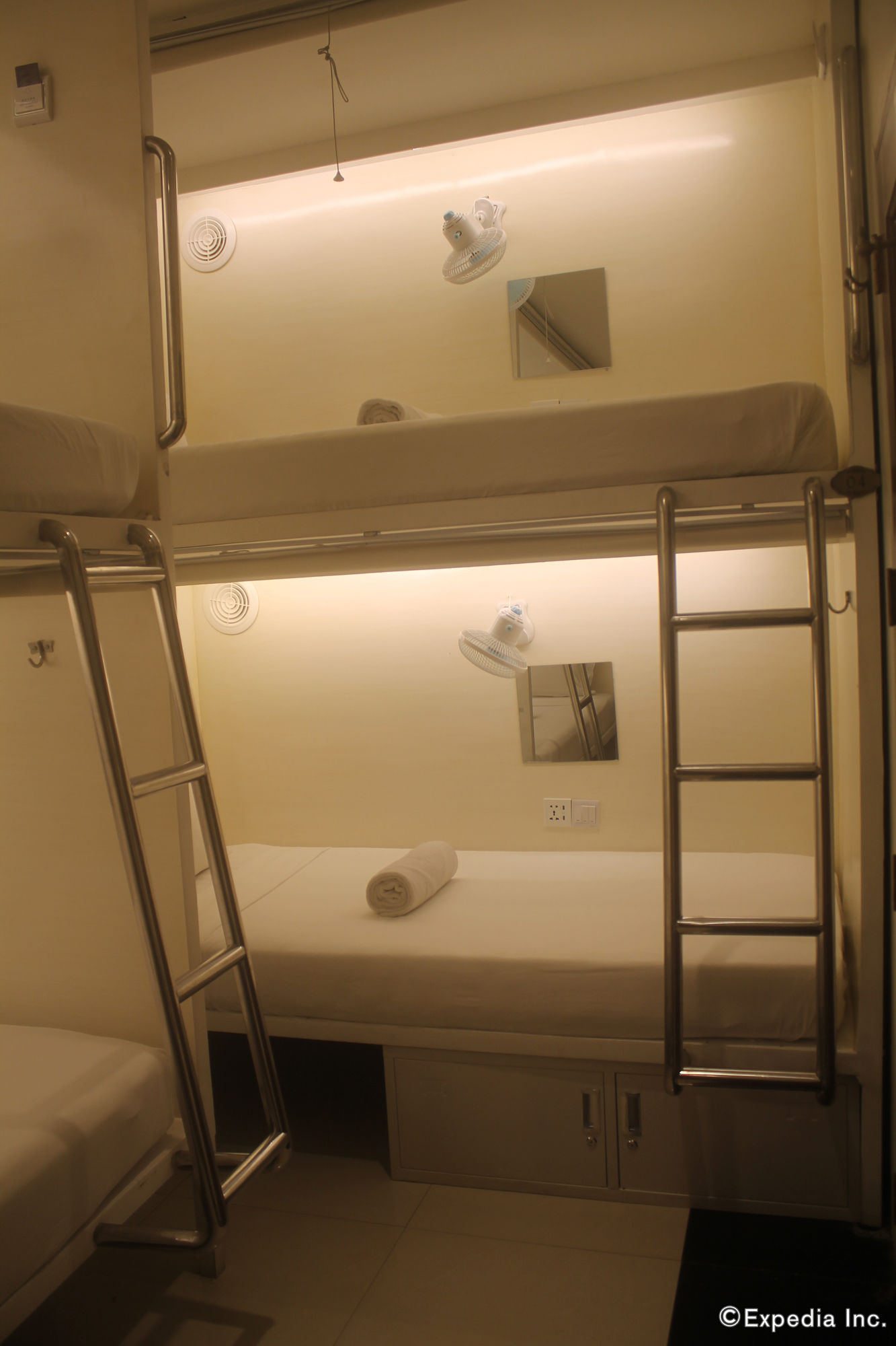 Фото Tambayan Capsule Hostel