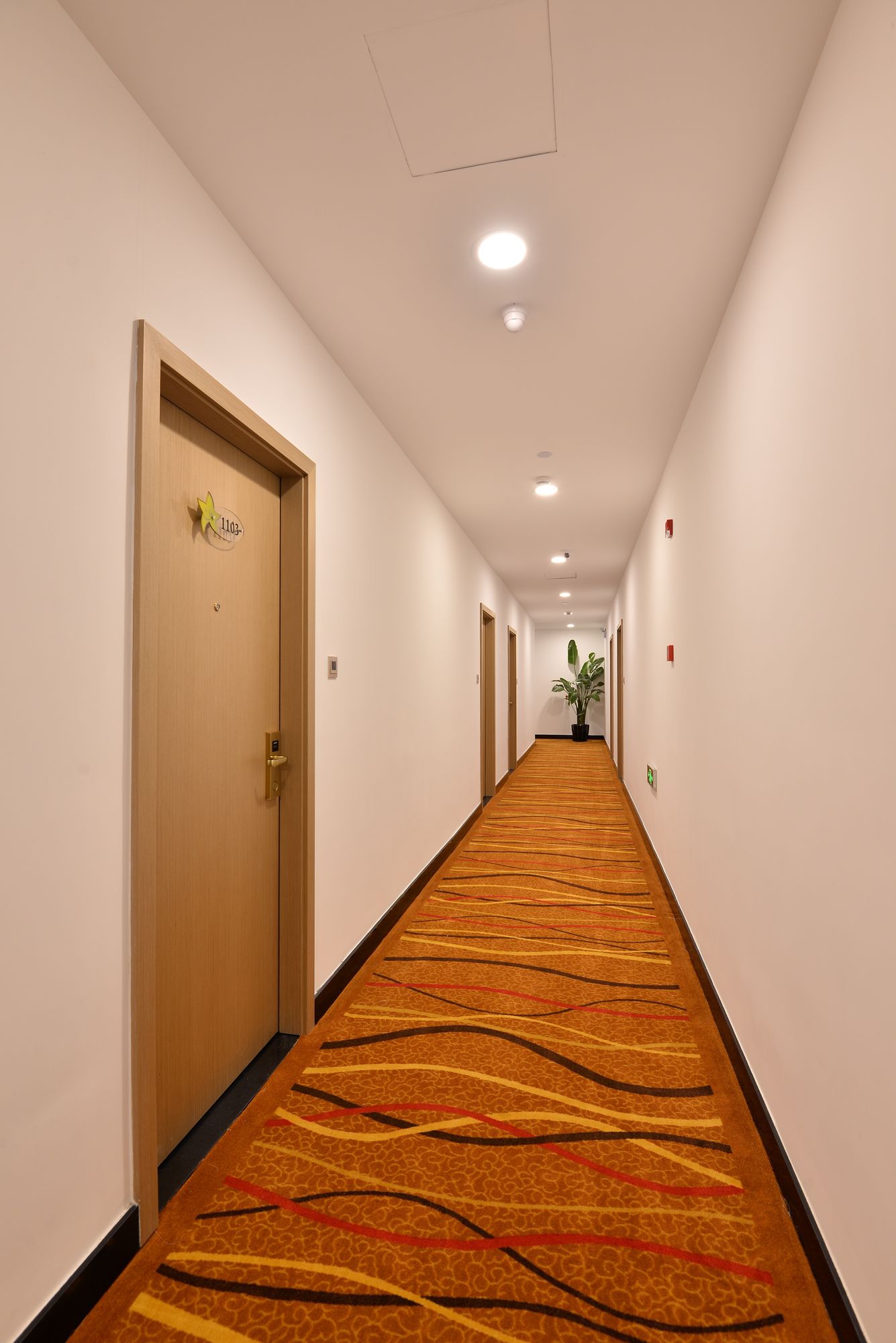 Фото Shanghai Joyful Yard Hotel