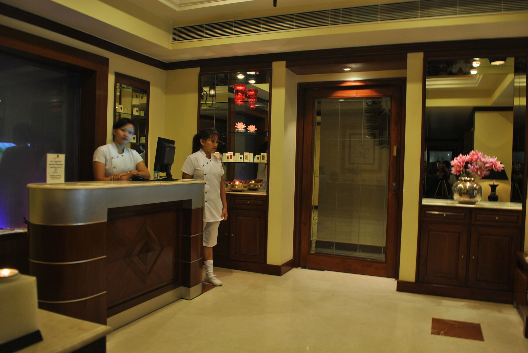 Фото Dynasty Hotel