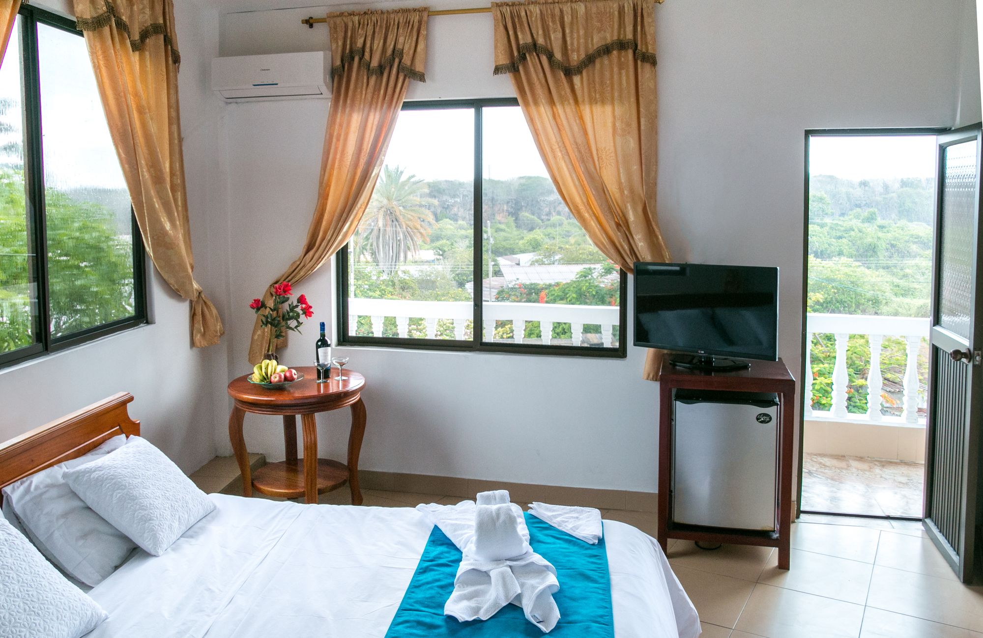 Фото Hostal Sir Francis Drake