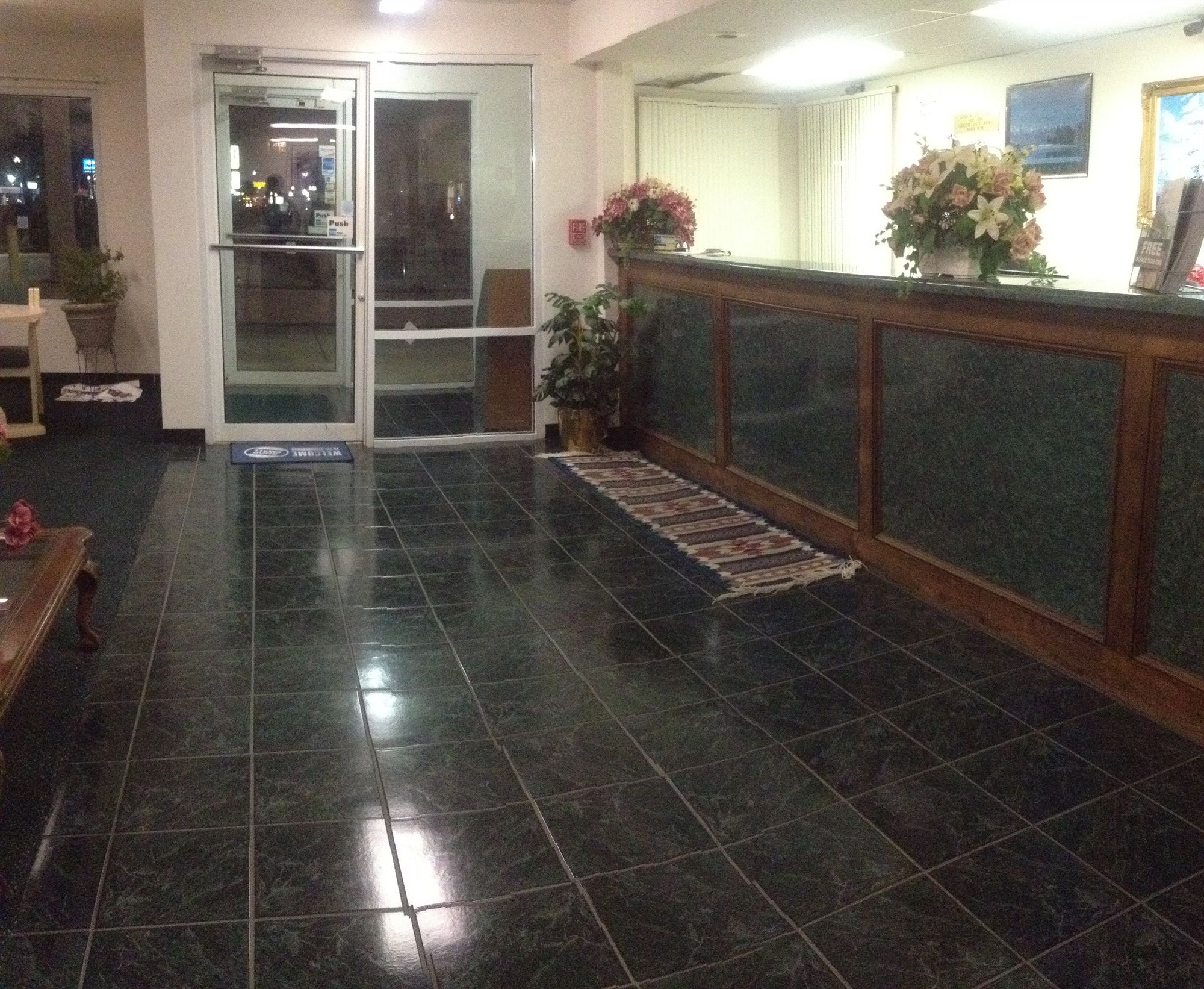 Фото Garden Inn & Suites