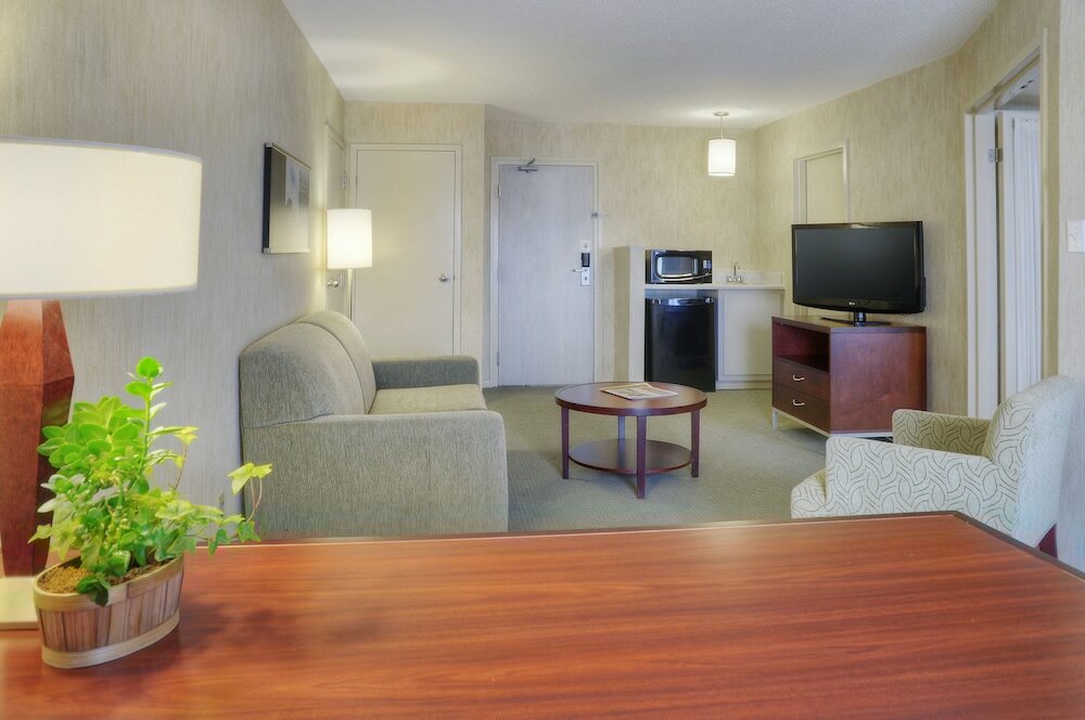 Фото Quality Suites Whitby
