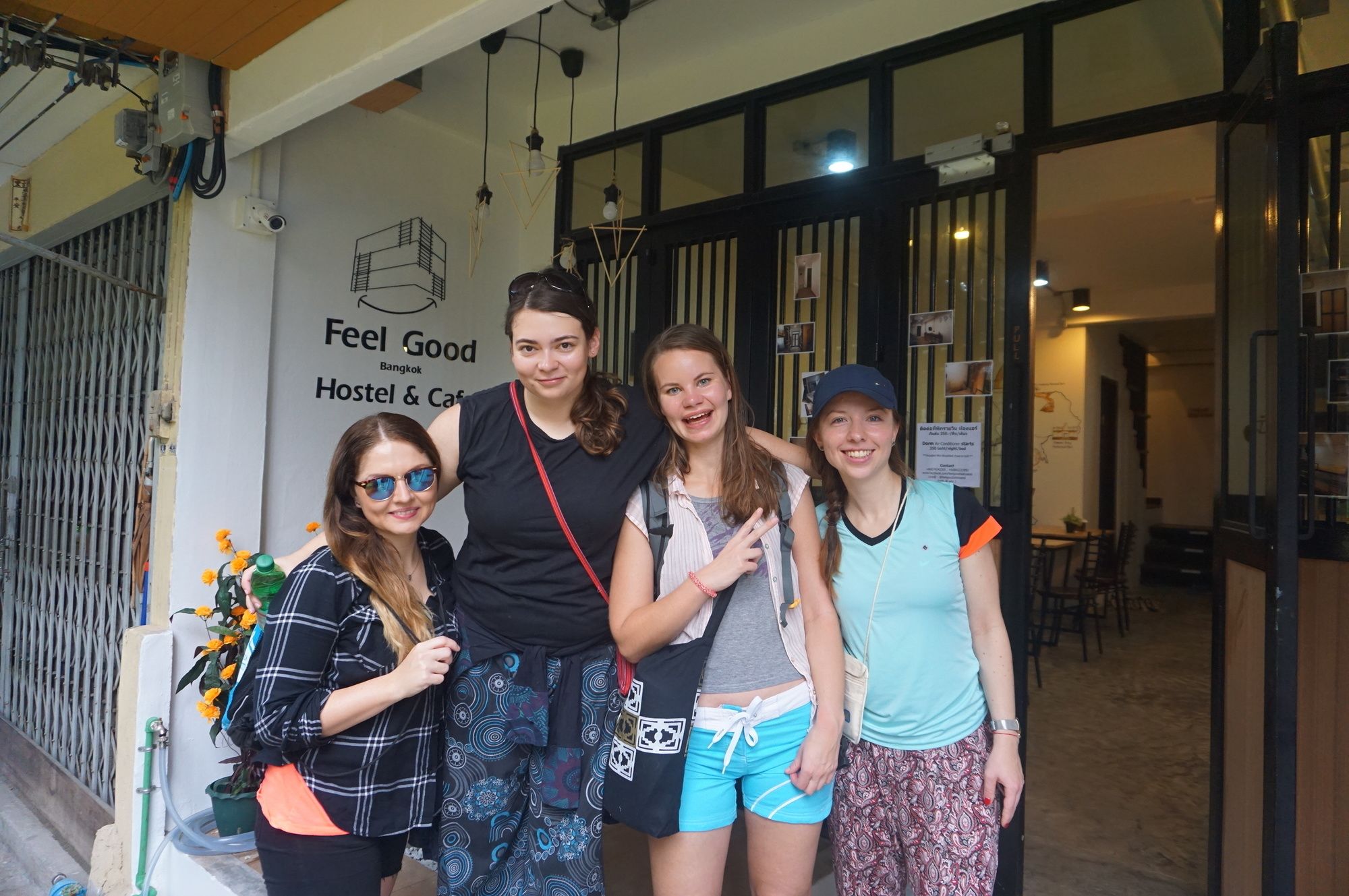 Фото Feel Good Bangkok Hostel