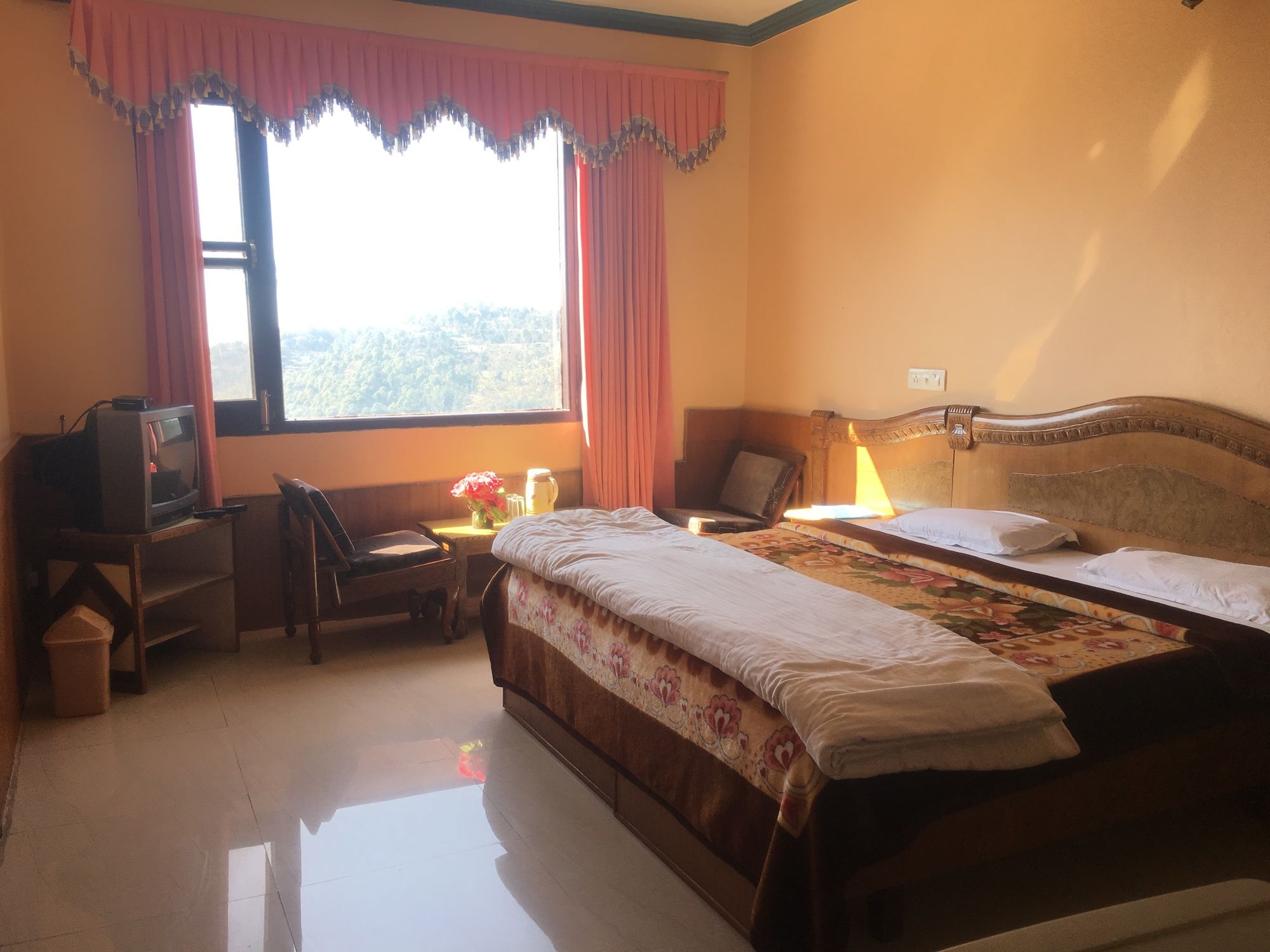 Фото отеля 2