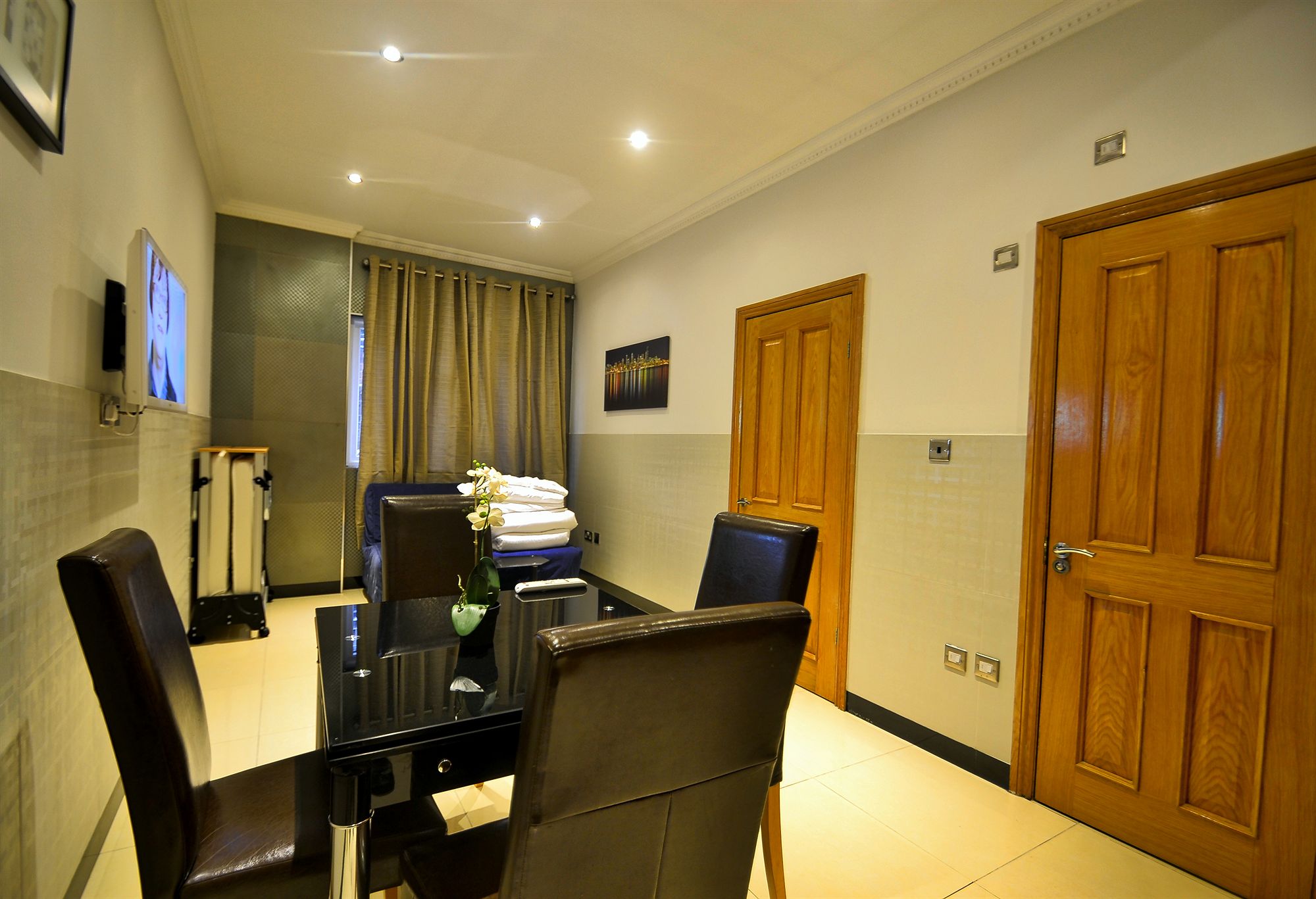 Фото Hyde Park Apartments