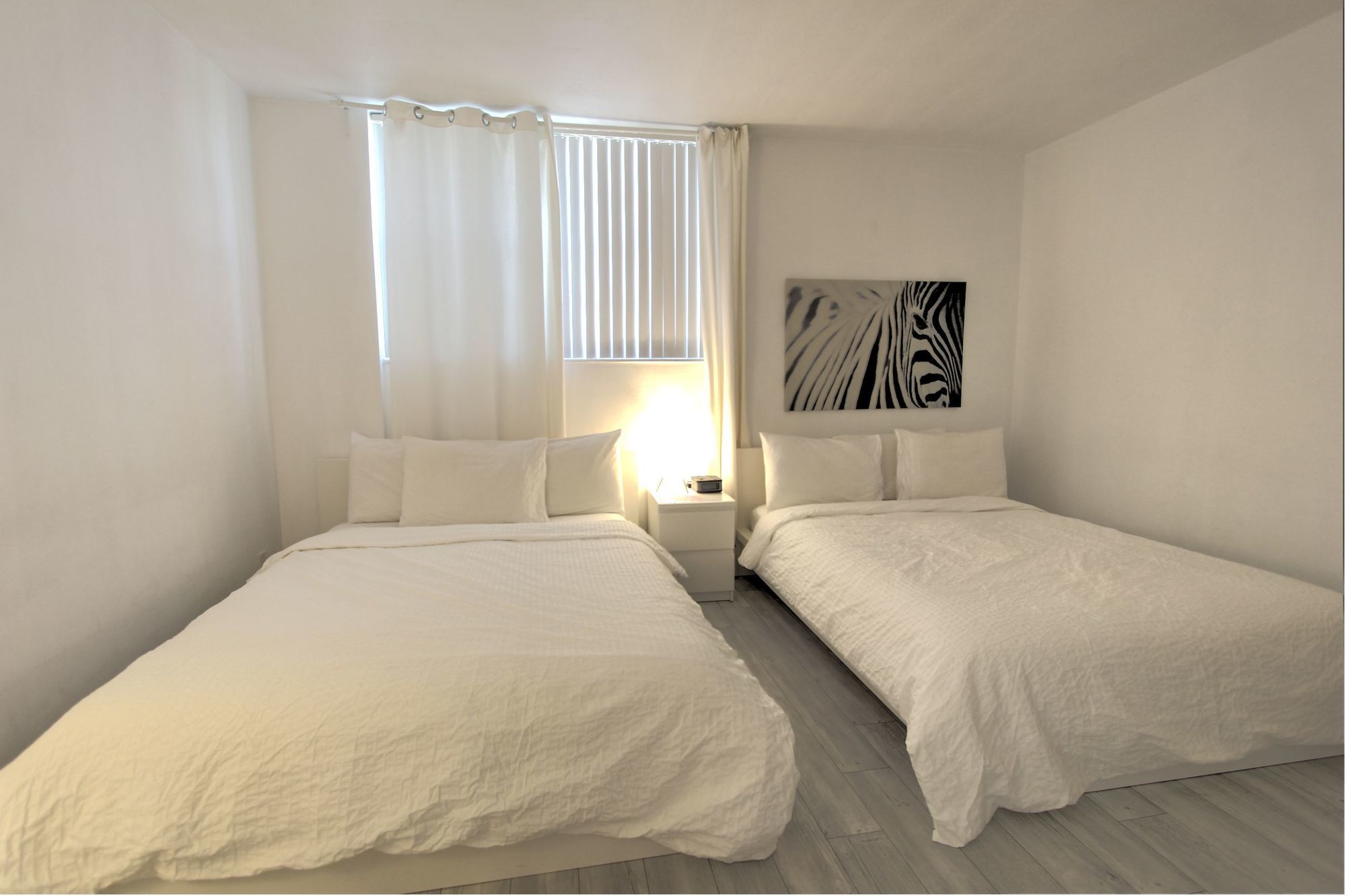 Фото Hollywood Condos