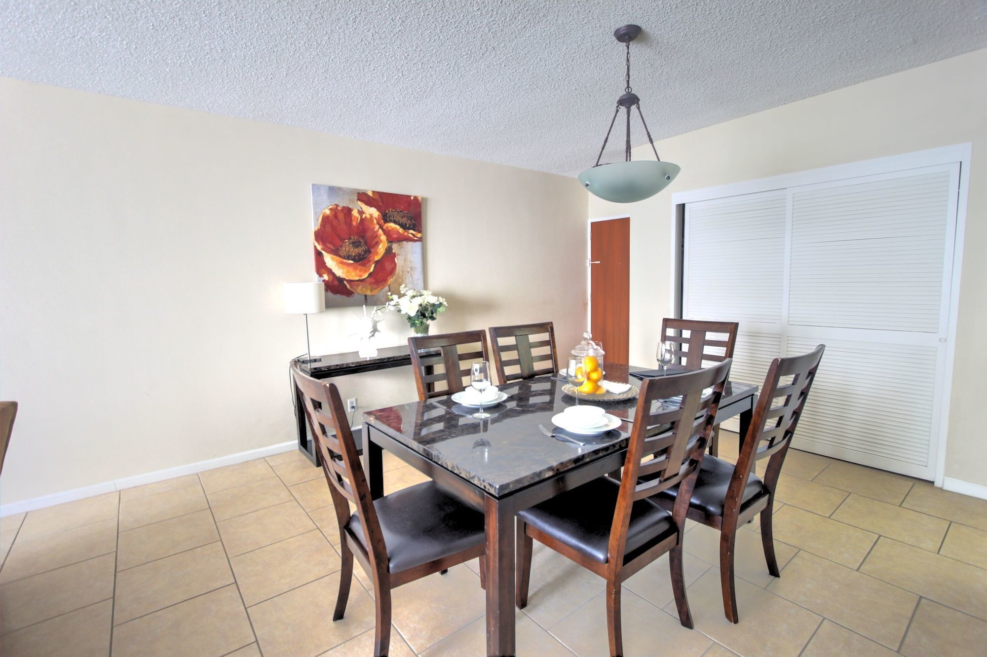 Фото Hollywood Condos