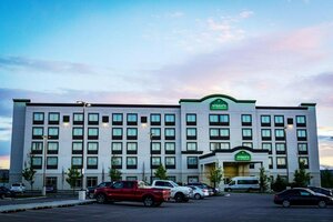 Гостиница Wingate by Wyndham Calgary Airport