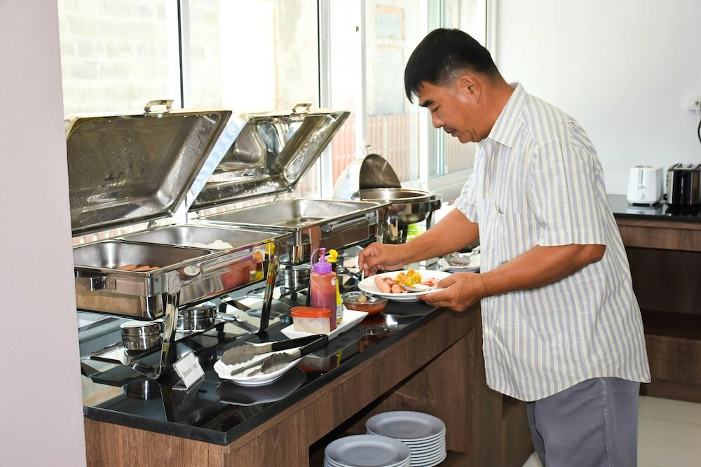 Фото Peak Boutique City Hotel