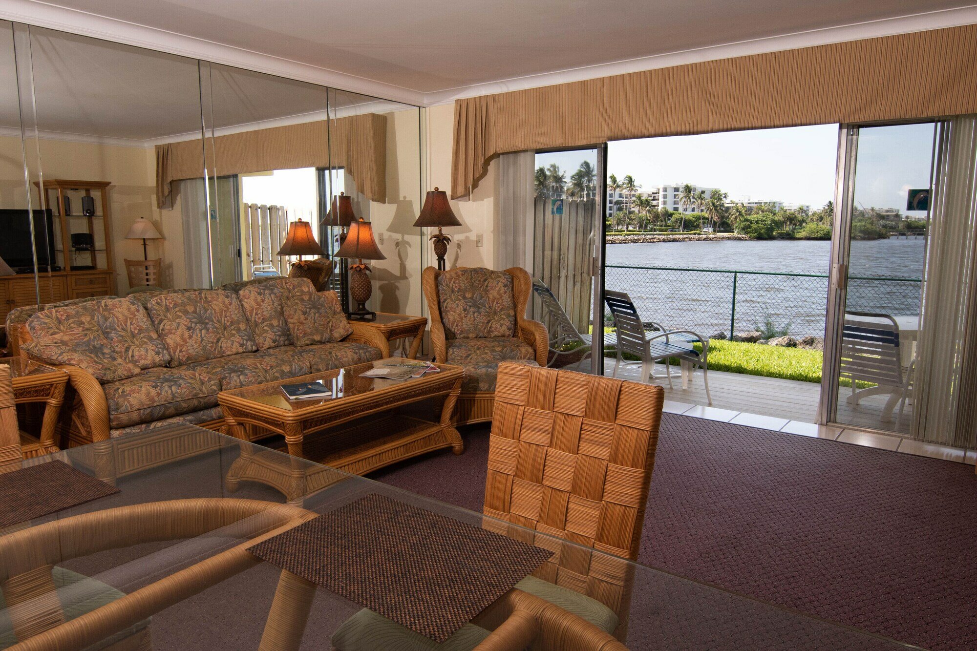 Фото Palm Beach Waterfront Suites