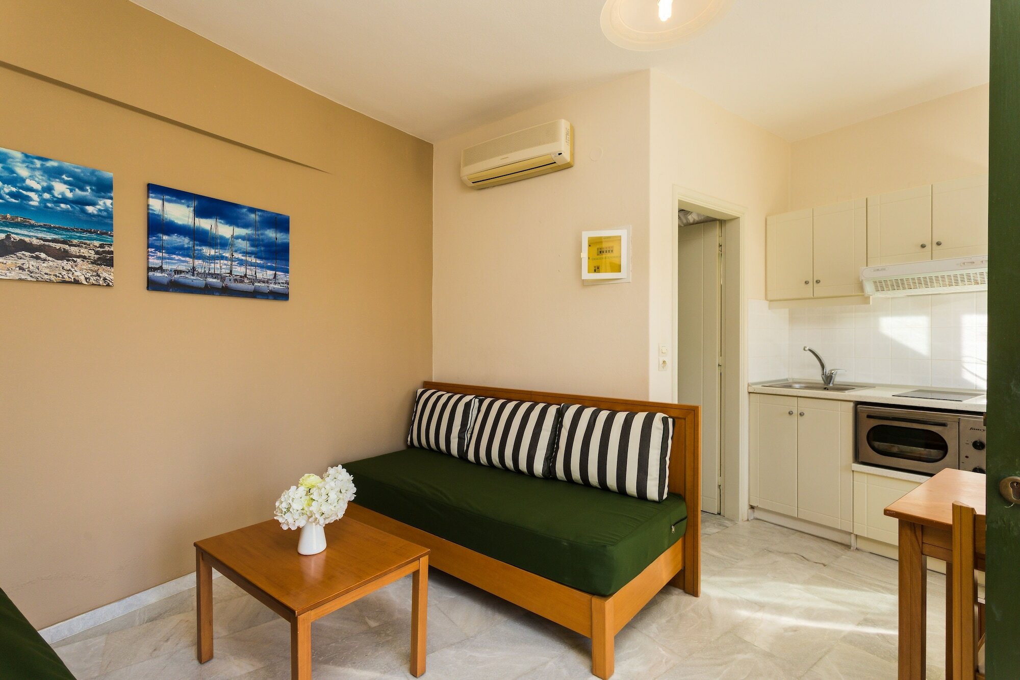 Фото Radamanthy's Hotel Apartments