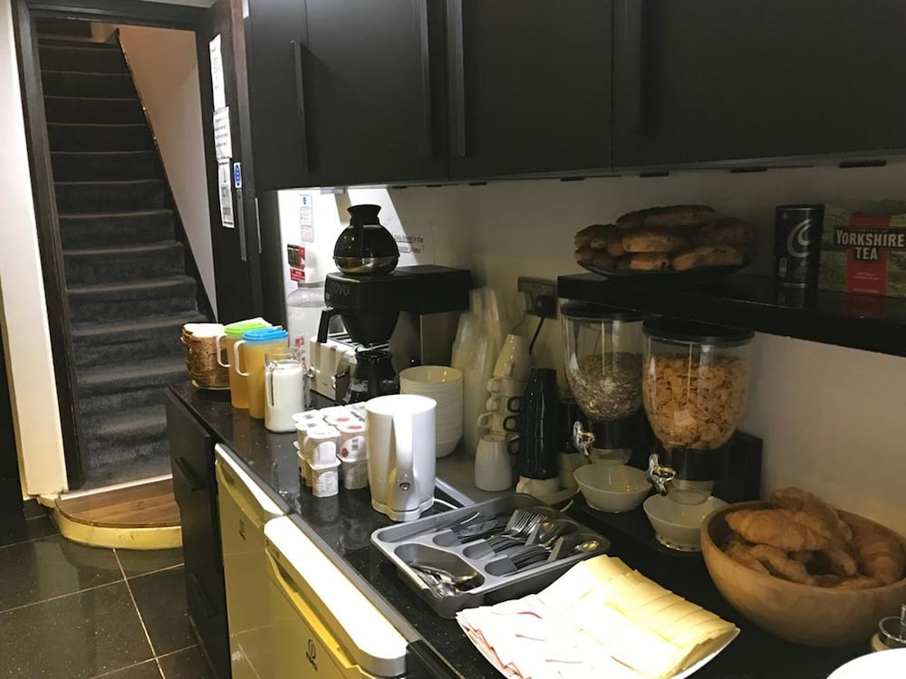 Фото Exhibition Court Hotel 4