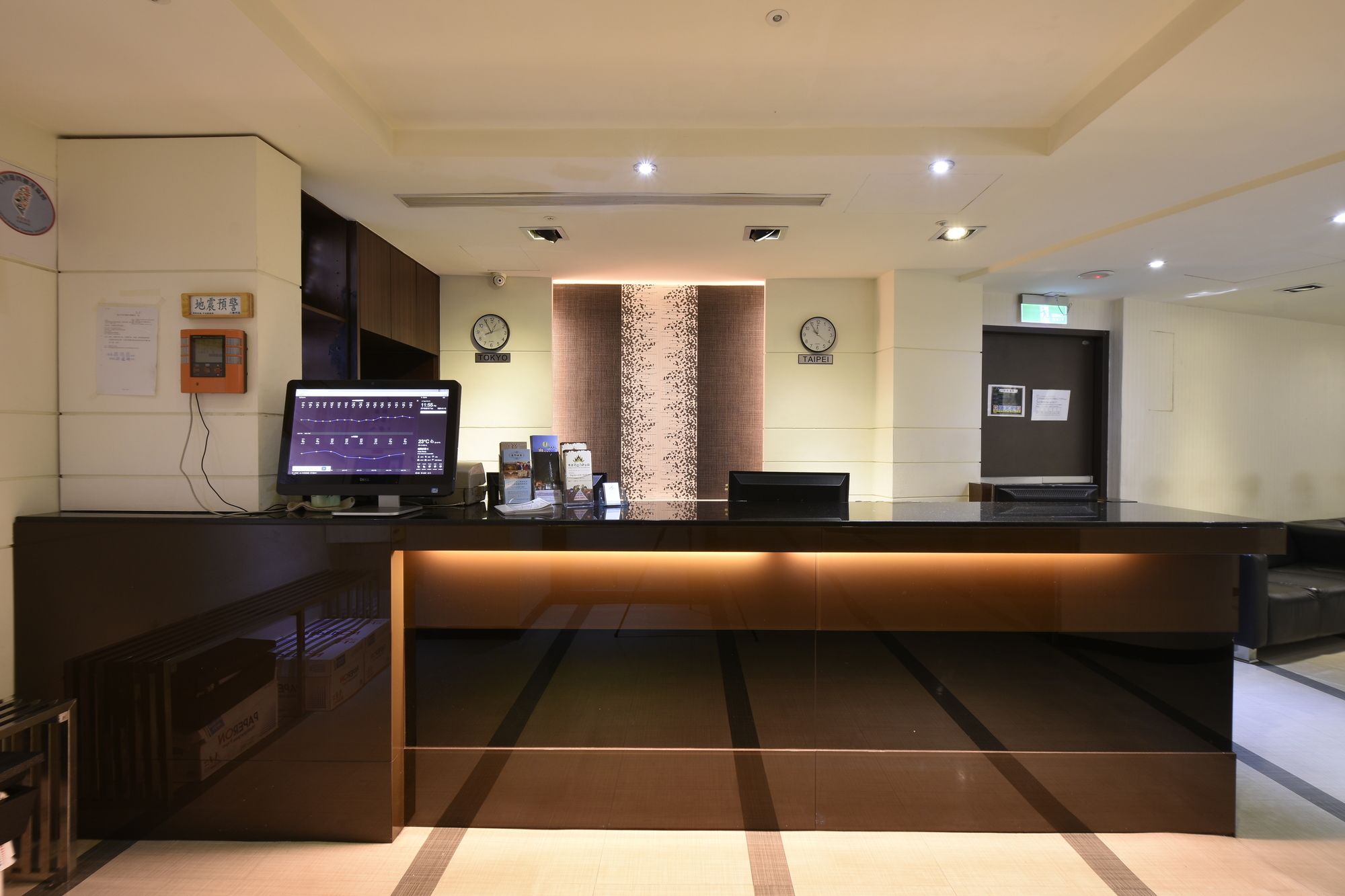 Фото New World Hotel