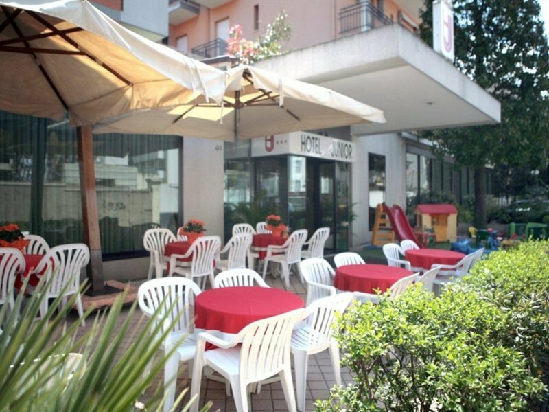 Фото Hotel Junior