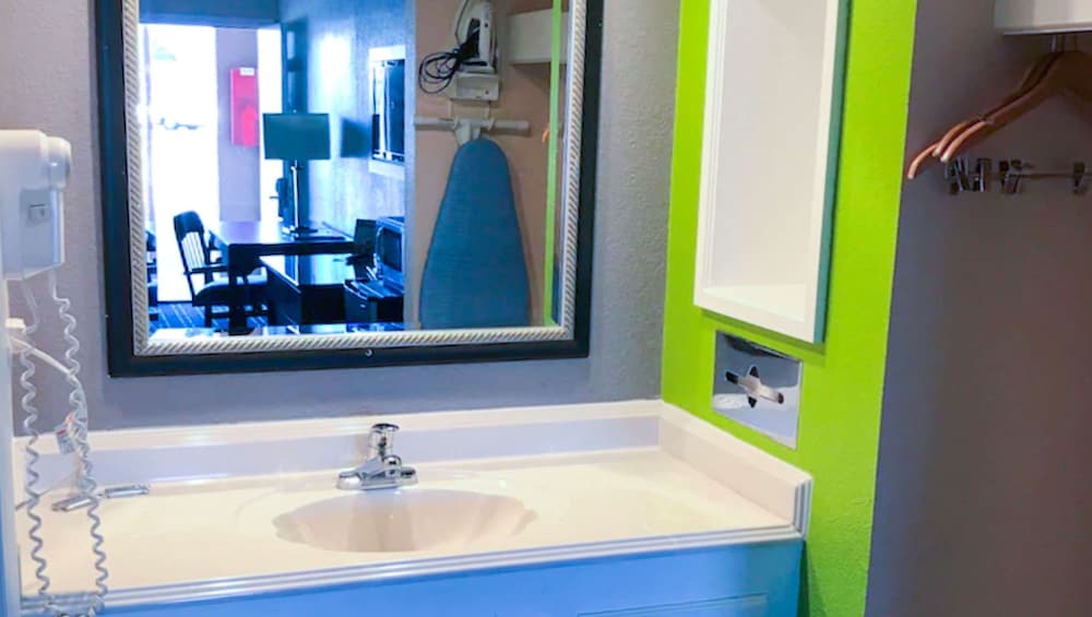 Фото Magnuson Hotel Virginia Beach