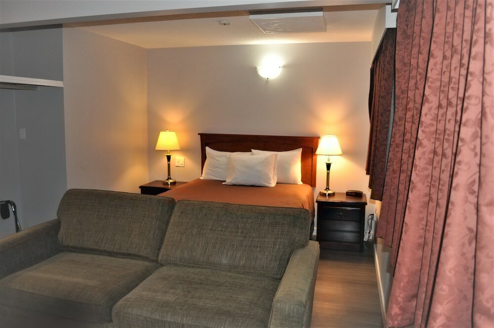 Фото Travelodge by Wyndham Langley City