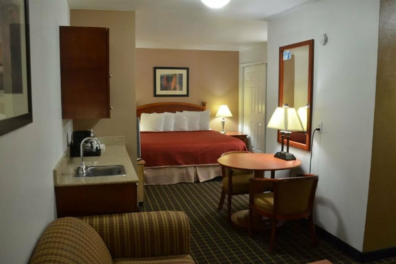 Фото Howard Johnson Hotel & Suites by Wyndham St. George