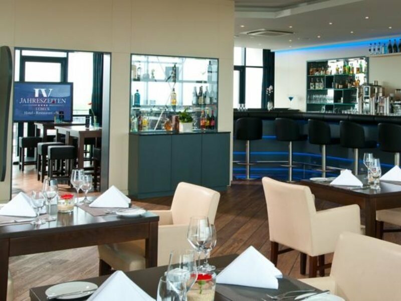 Фото Hotel Vier Jahreszeiten Lübeck