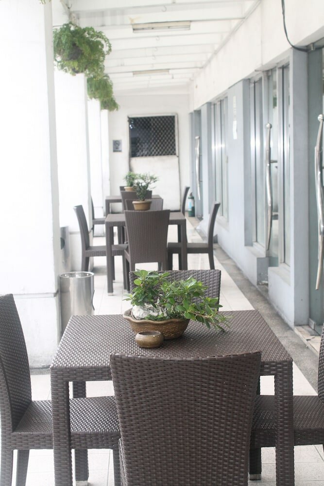 Фото The Pearl Manila Hotel