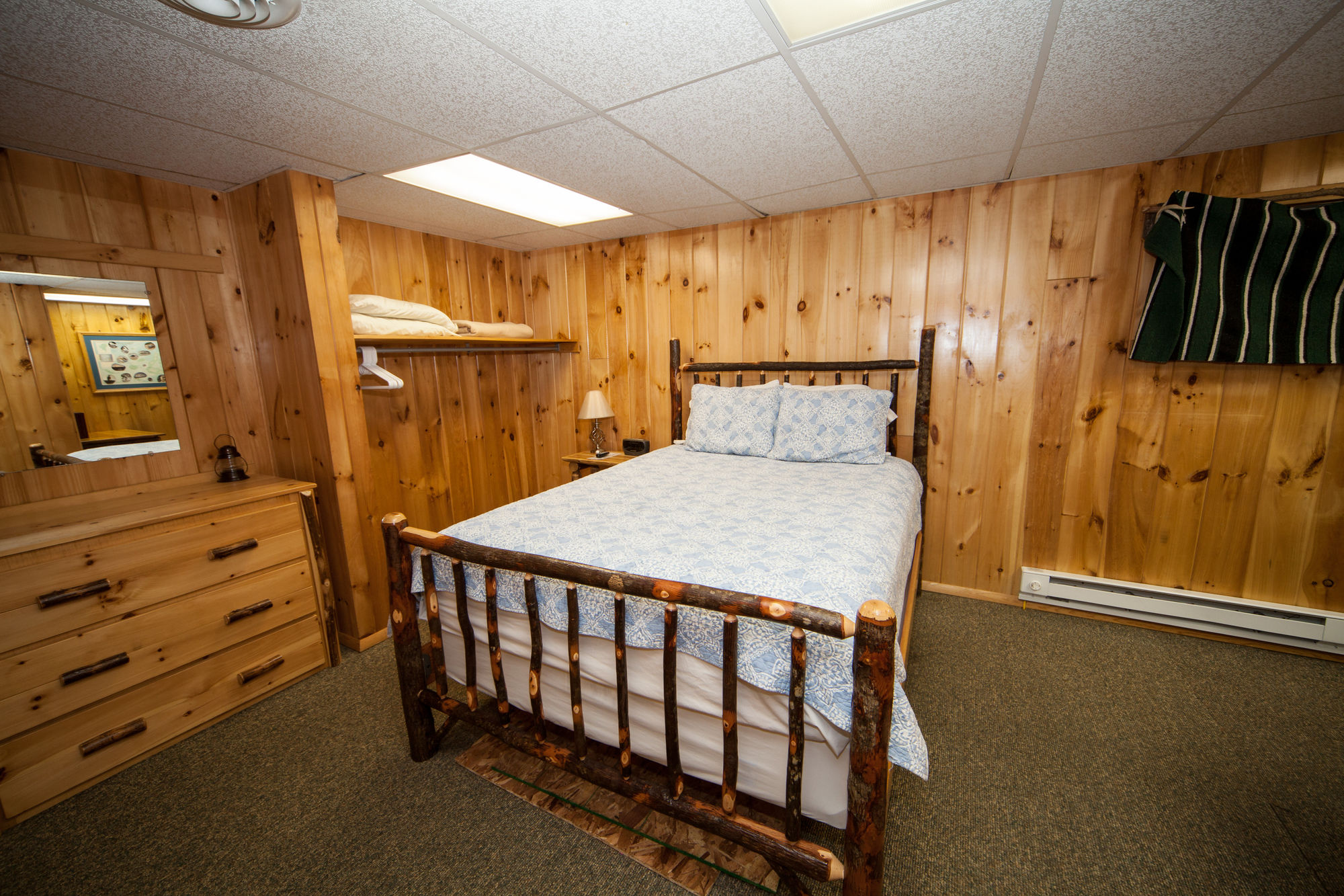 Фото Log Cabin Lodge & Suites