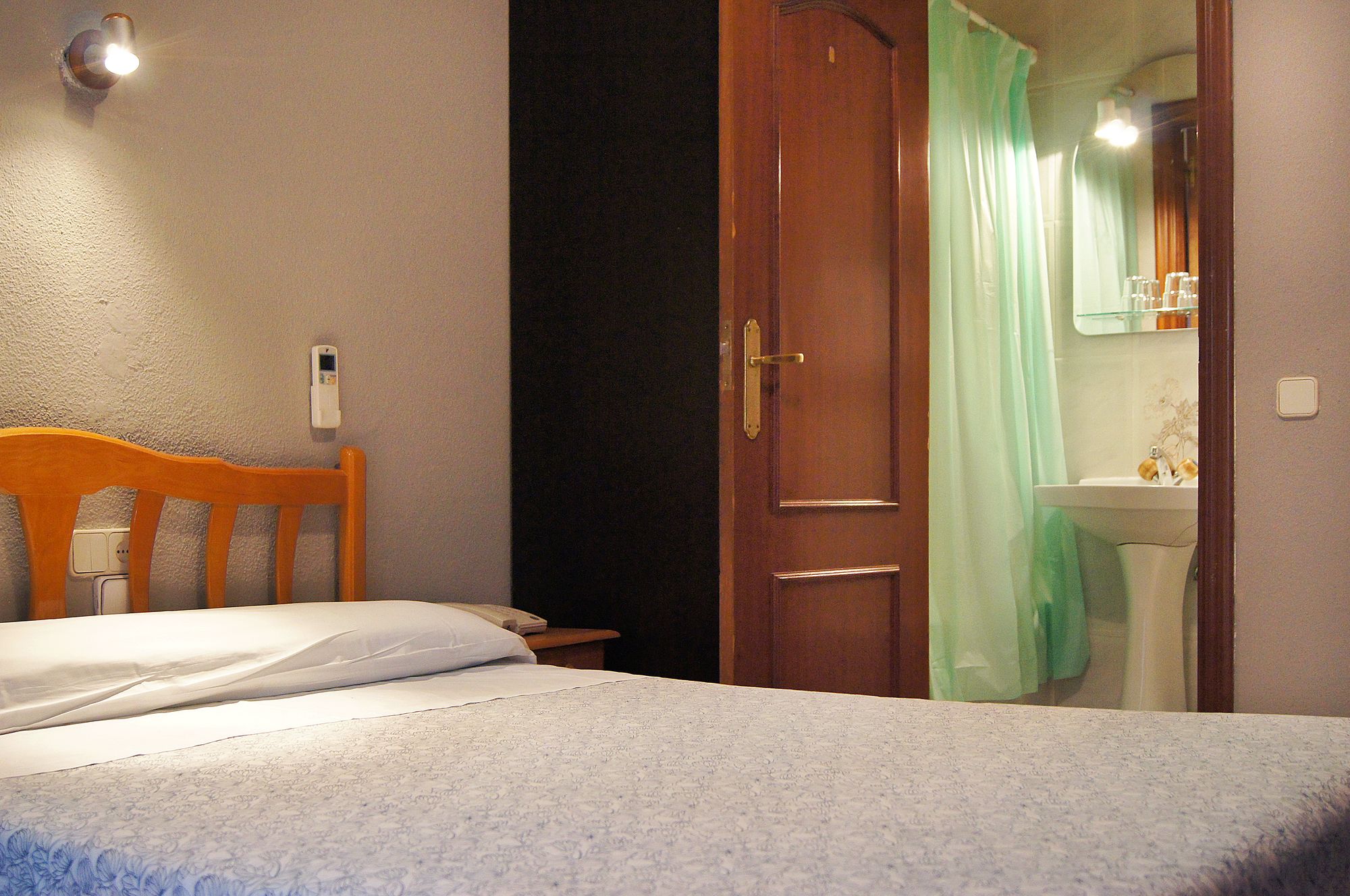 Фото Hostal Fuencarral Kryse